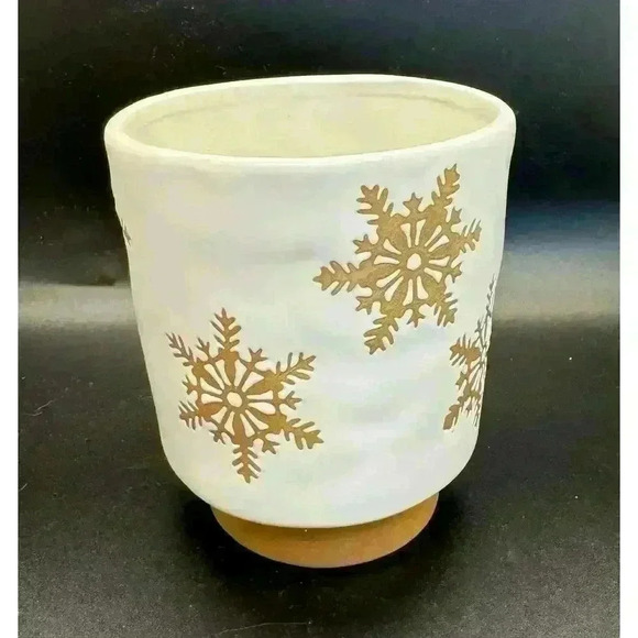 NWOT Christmas X-Mass  White Pot with Gold Snowflakes Demetria Decor Planting - Picture 2 of 7